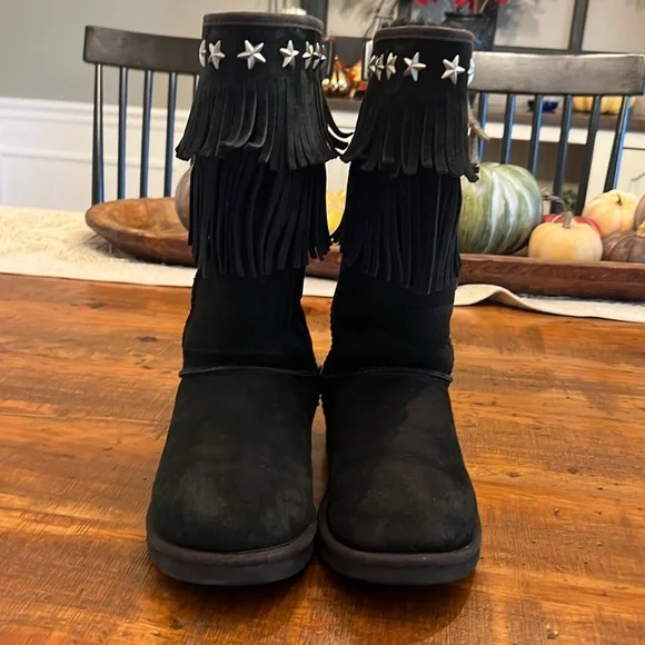 UGG×JIMMY CHOO スタッズ加工 フリンジムートンブーツ SORA UGG×JIMMY CHOO スタッズ加工 フリンジムートンブーツ SORA
